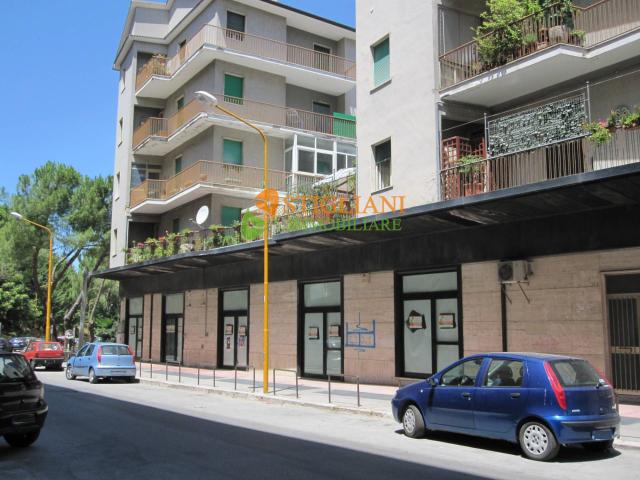 Locale commerciale in vendita a Campobasso, Centro