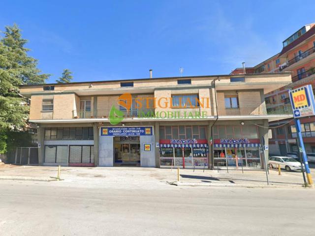 Locale commerciale in vendita a Campobasso, Semicentro