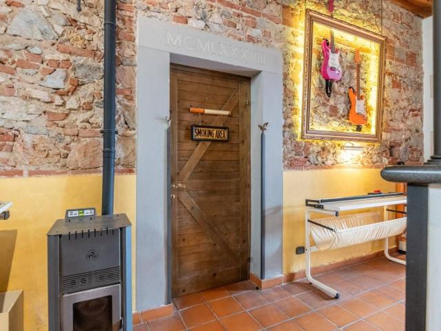 Locale commerciale in vendita a Cascina