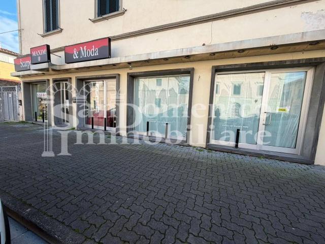 Locale commerciale in vendita a Cascina