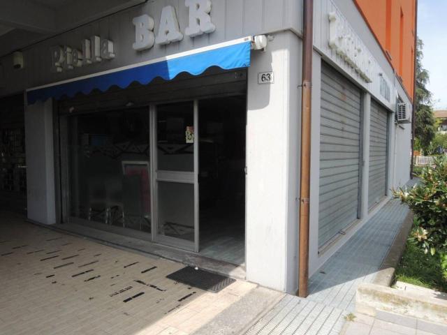 Locale commerciale in vendita a Castelfranco Emilia