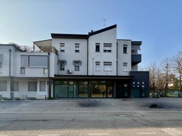 Locale commerciale in vendita a Castello d'Argile