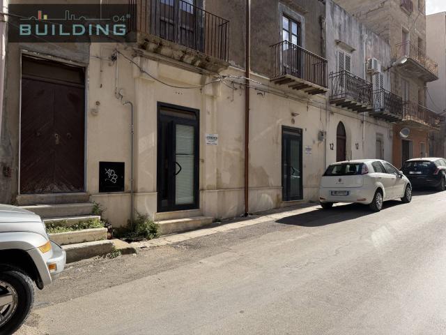 Locale commerciale in vendita a Castelvetrano, Centro Storico