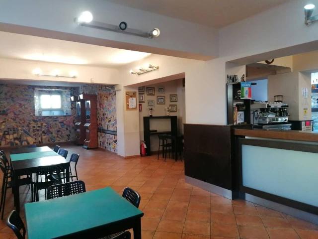 Locale commerciale in vendita a Carrara