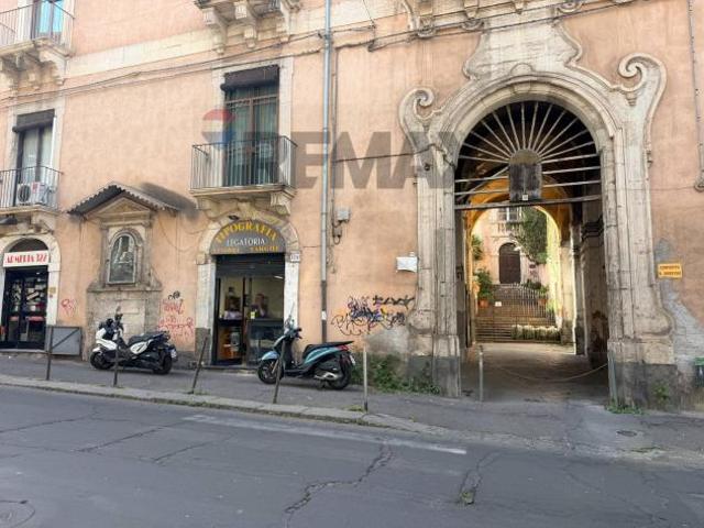 Locale Commerciale in vendita a Catania, Centro Storico