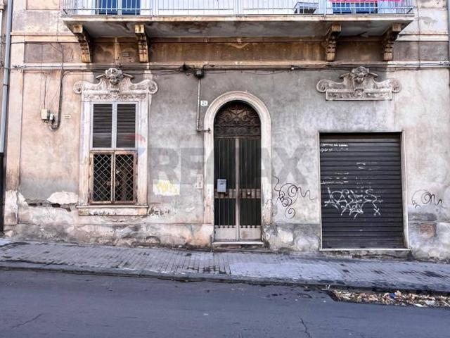 Locale Commerciale in vendita a Catania, Cibali