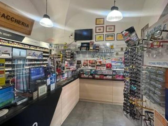 Locale Commerciale in vendita a Catania, Province