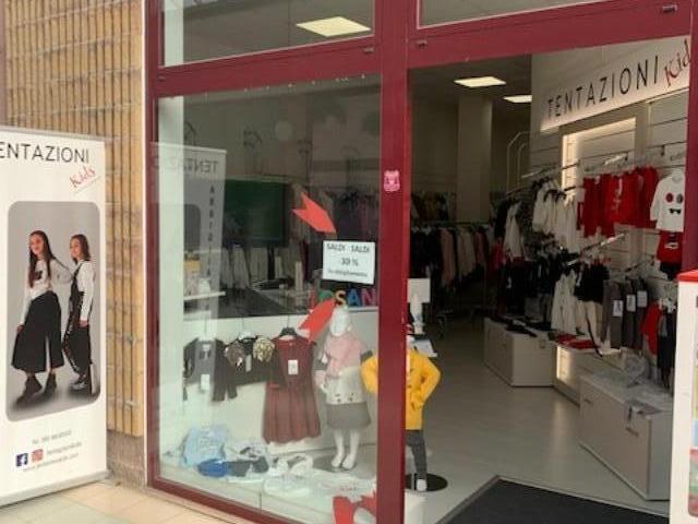 Locale commerciale in vendita a Cecina