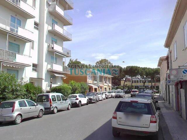 Locale commerciale in vendita a Cecina