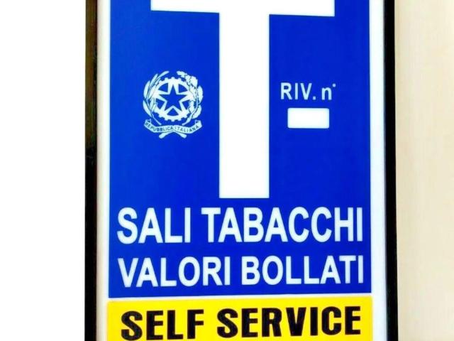Locale commerciale in vendita a Cervia