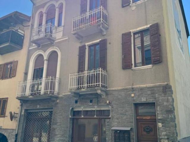Locale commerciale in vendita a Chatillon