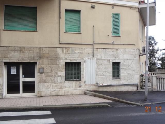 Locale commerciale in vendita a Chieti