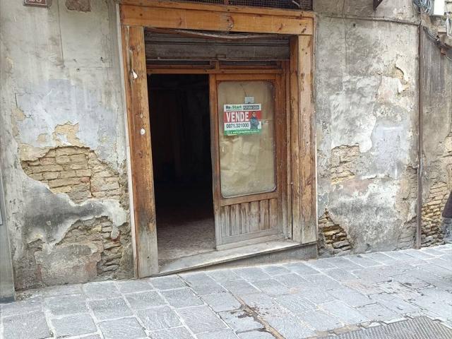 Locale commerciale in vendita a Chieti