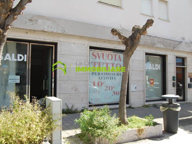 Locale commerciale in vendita a Cisterna di Latina
