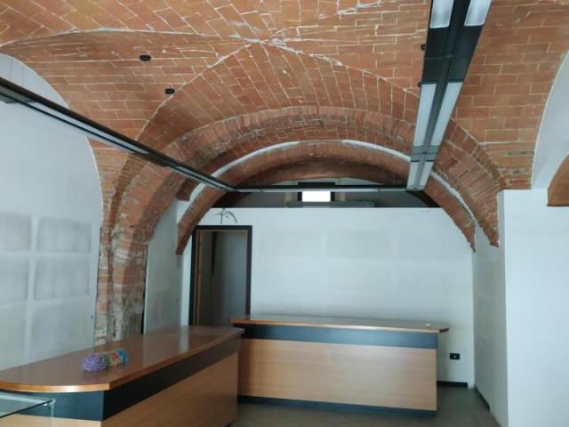 Locale commerciale in vendita a Empoli