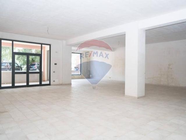 Locale Commerciale in vendita a Enna