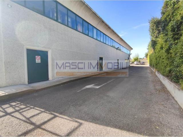 Locale commerciale in vendita a Fiano Romano