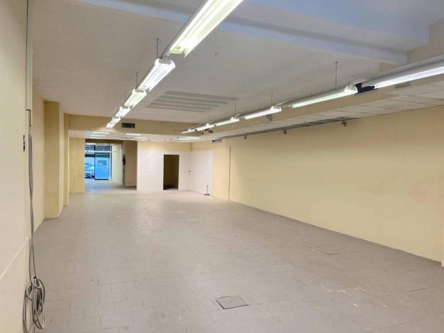 Locale commerciale in vendita a Firenze