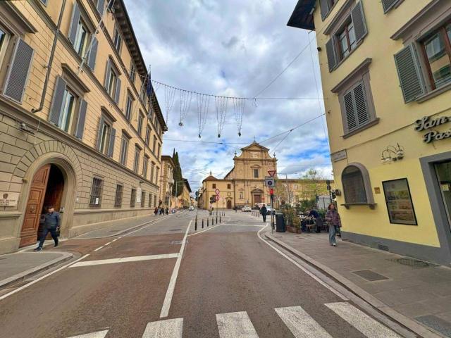 Locale commerciale in vendita a Firenze