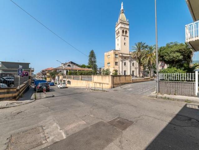 Locale commerciale in vendita a Fiumefreddo di Sicilia