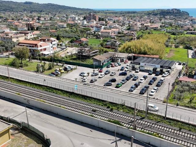 Locale commerciale in vendita a Formia