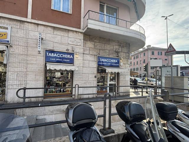 Negozio in affitto a Genova