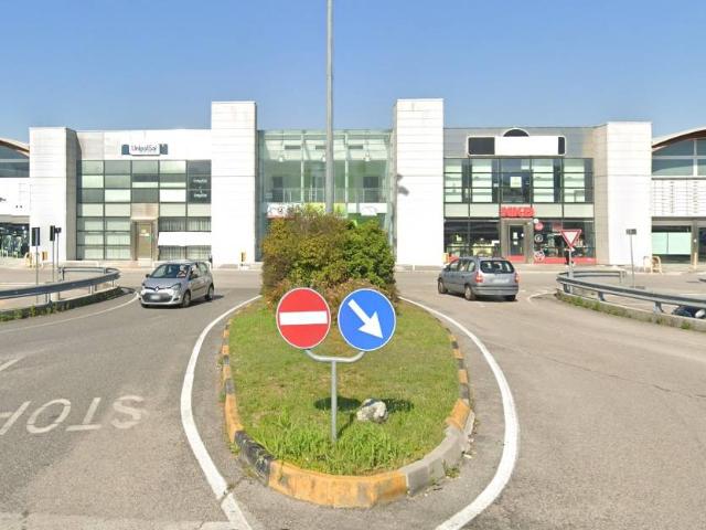 Locale commerciale in vendita a Gradisca d'Isonzo