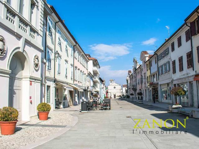 Locale commerciale in vendita a Gradisca d'Isonzo, Centro Storico/Pedonale