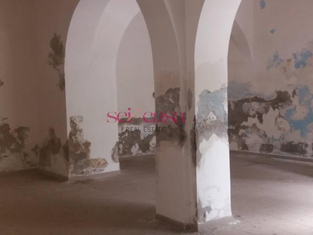 Locale commerciale in vendita a Grosseto, Citt