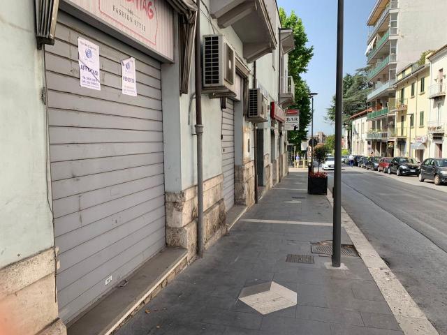 Locale commerciale in vendita a Isernia