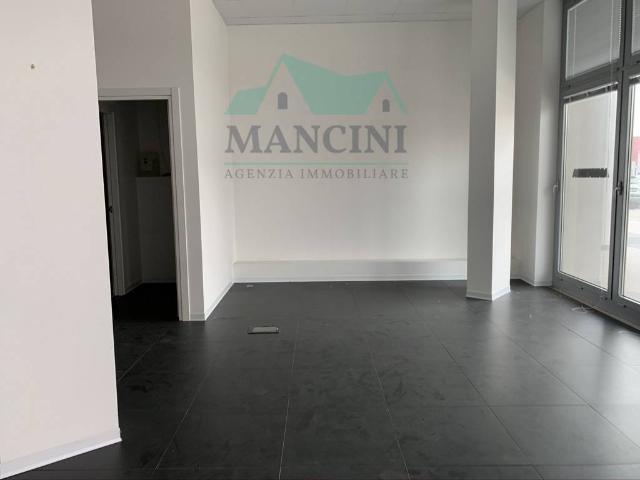 Locale commerciale in vendita a Jesi, Viale Don Minzoni