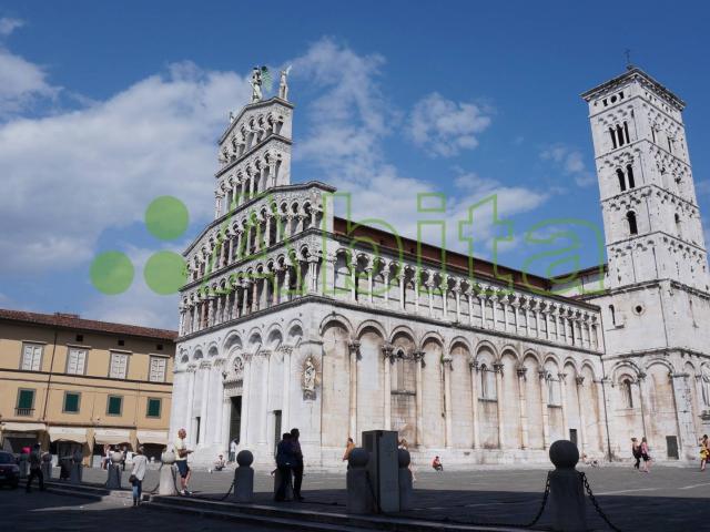 Locale commerciale in vendita a Lucca, Centro storico