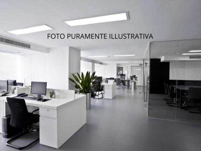 Locale commerciale in vendita a Lucca