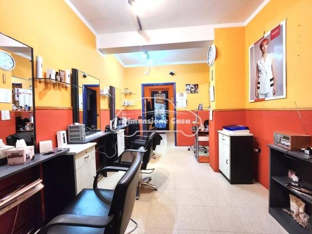 Locale commerciale in vendita a Lucca