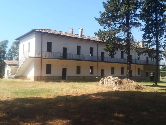 Locale commerciale in vendita a Latina