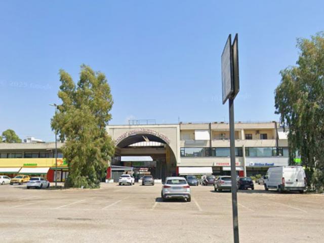 Locale commerciale in vendita a Latina