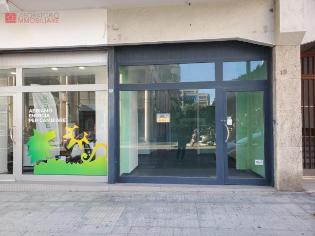 Locale commerciale in vendita a Lecce