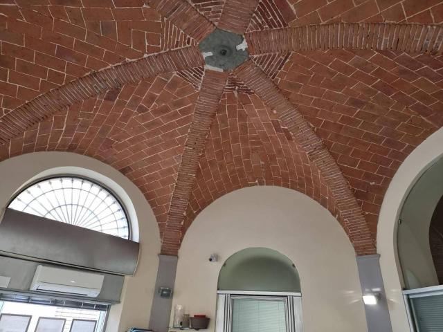 Locale commerciale in vendita a Livorno
