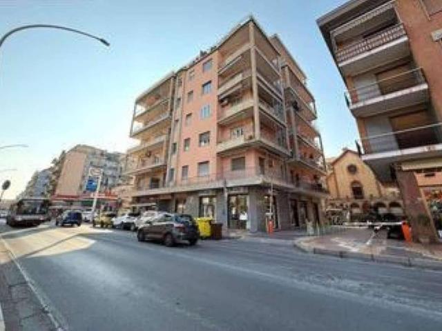Locale commerciale in vendita a Loano
