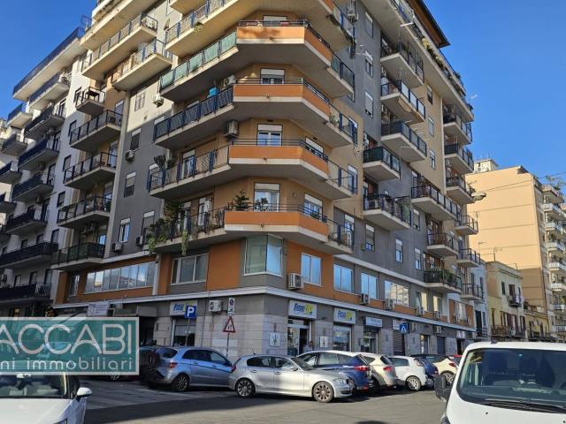 Locale commerciale in vendita a Palermo, Sampolo