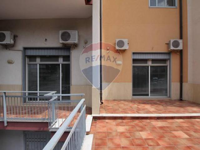 Locale Commerciale in vendita a Paternò
