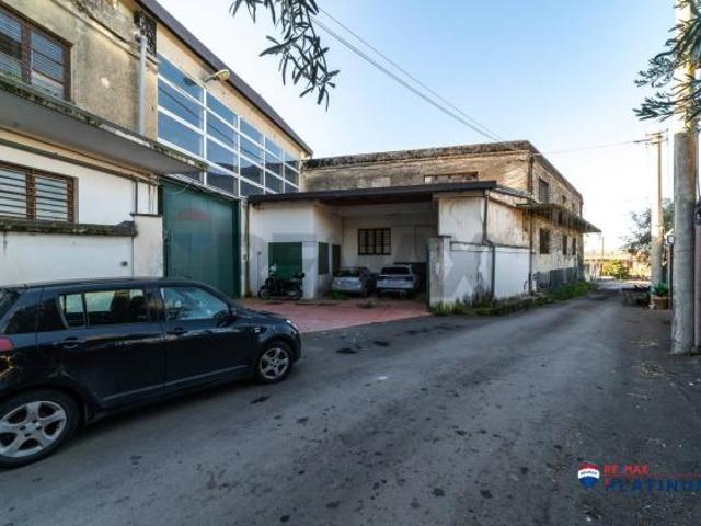 Locale Commerciale in vendita a Paternò