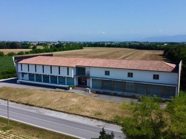 Locale commerciale in vendita a Pavia Di Udine