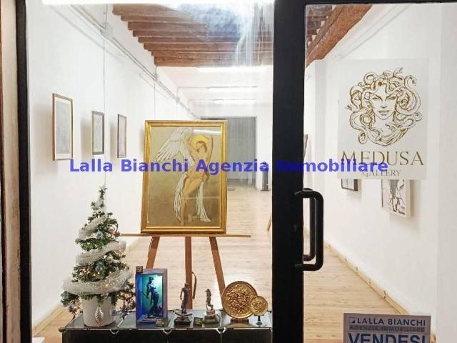 Locale commerciale in vendita a Pesaro