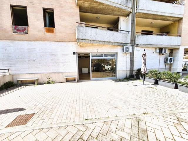 Locale commerciale in vendita a Pescara