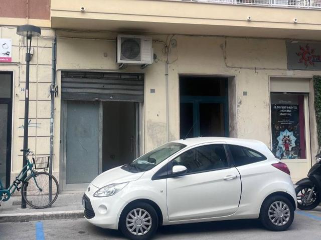 Locale commerciale in vendita a Pescara, Centro