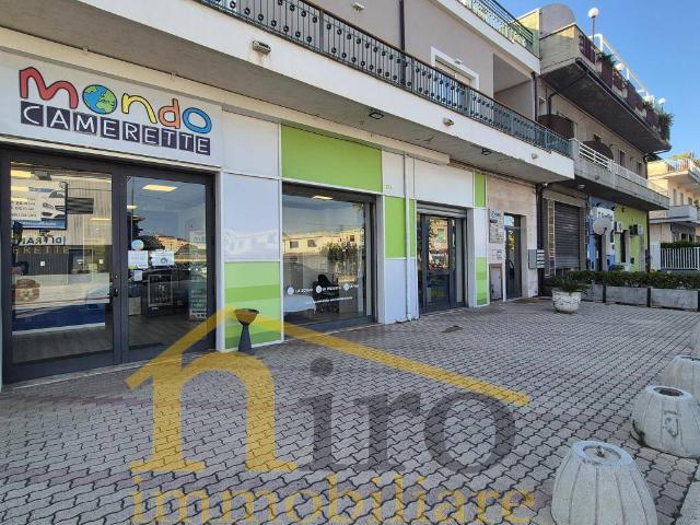 Locale commerciale in vendita a Pescara, Zona Tiburtina