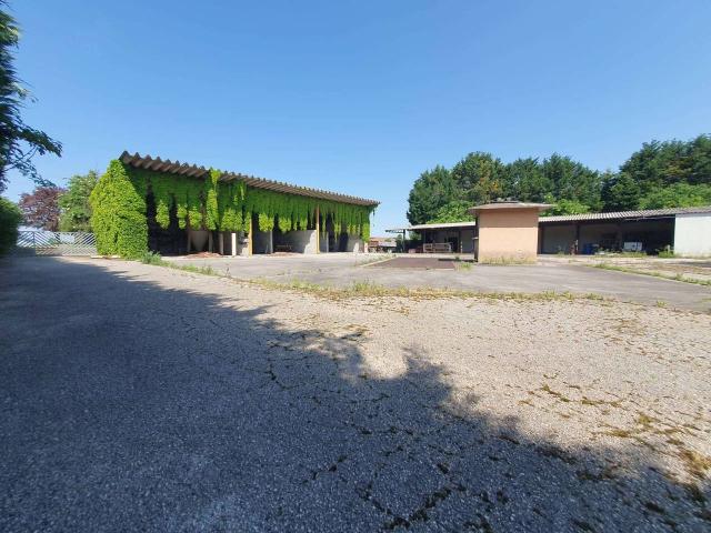Locale commerciale in vendita a Pernumia