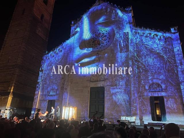 Locale commerciale in vendita a Pietrasanta