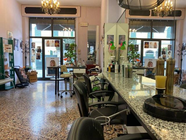 Locale commerciale in vendita a Pisa